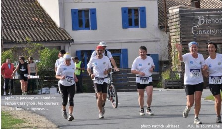 des coureurs après le passage à Bichon Cassignols des coureurs après le passage à Bichon Cassignols